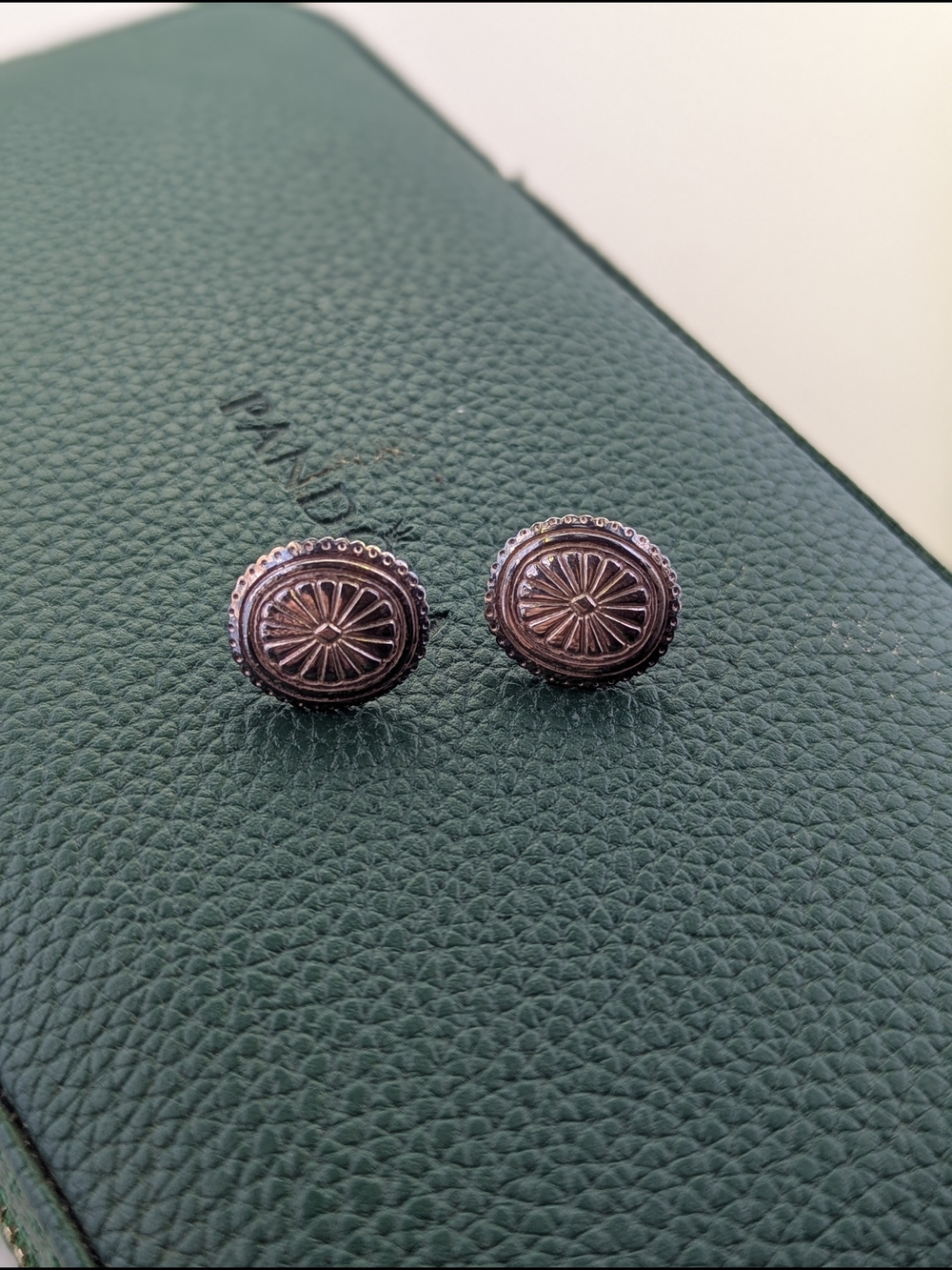 ✨ Vintage Sterling Silver Oval Sunburst Concho Earrings ✨ - Picture 2 of 4